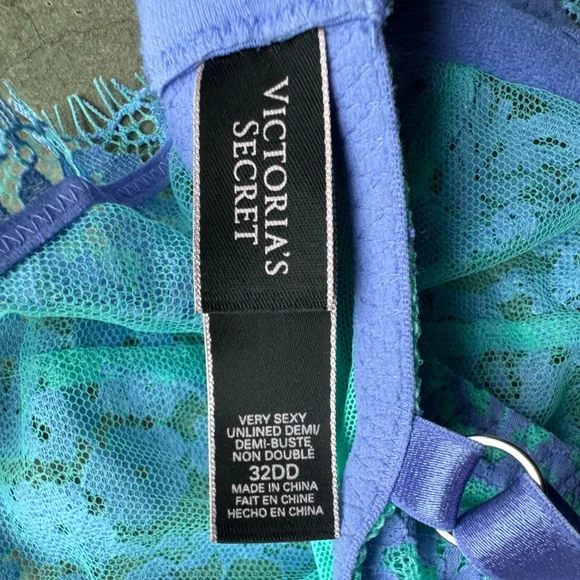 2 Pair! Victoria’s Secret Very Sexy Unlined Demi Lace Underwire Bra - Picture 5 of 6